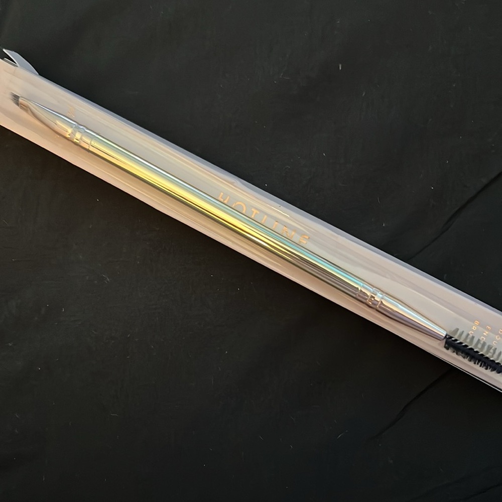 The original Hotline dual sided Line Brush formally Maskara Beauty (Seint) NEW